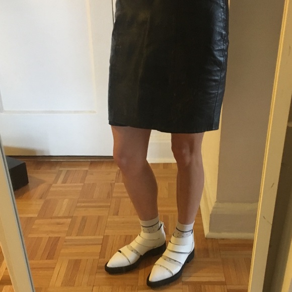 NIB YRU Katana Vegan booties in White, size 6 - Picture 5 of 6